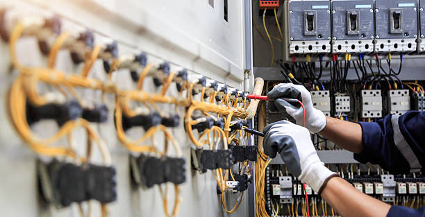 Professional Electrician technician working in Oakland, IA